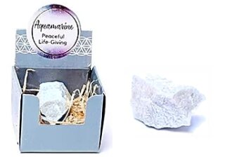 Aquamarin Rohstein in dekorativer Box